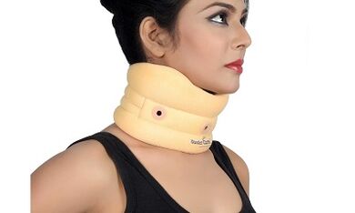 Utilisez un collier d'ostéochondrose cervical